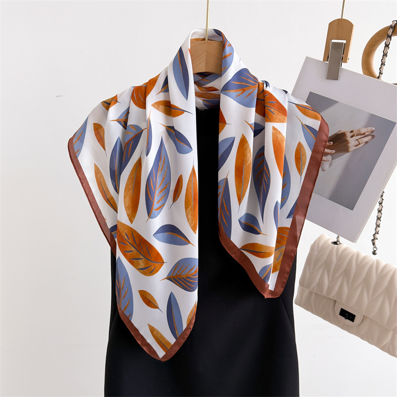 Роскошный брендовый принт 70 с – обзор и цена Scarf Silk Square